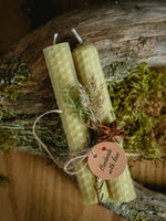 NAKU mehiläisvahakynttilät 2kpl lyhyt – Oliivinvihreä